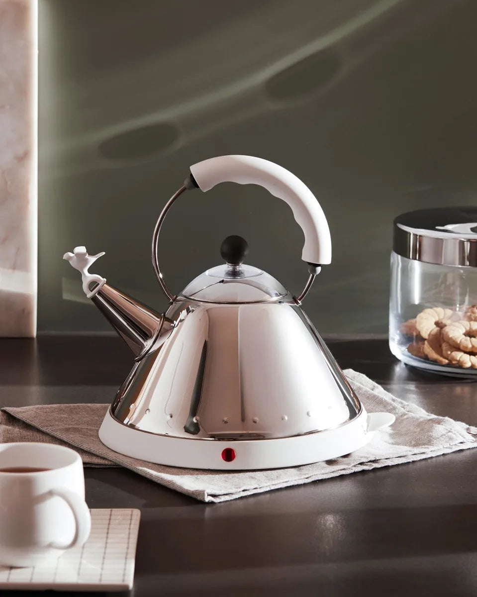 Alessi — MG32 MG32 W/CH | Bollitore elettrico Graves in acciaio bianco — design italiano Alessi