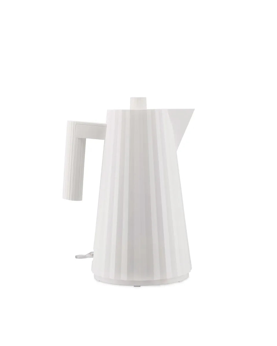 Alessi — Plissé MDL06 W | Bollitore elettrico in resina bianca — design italiano Alessi