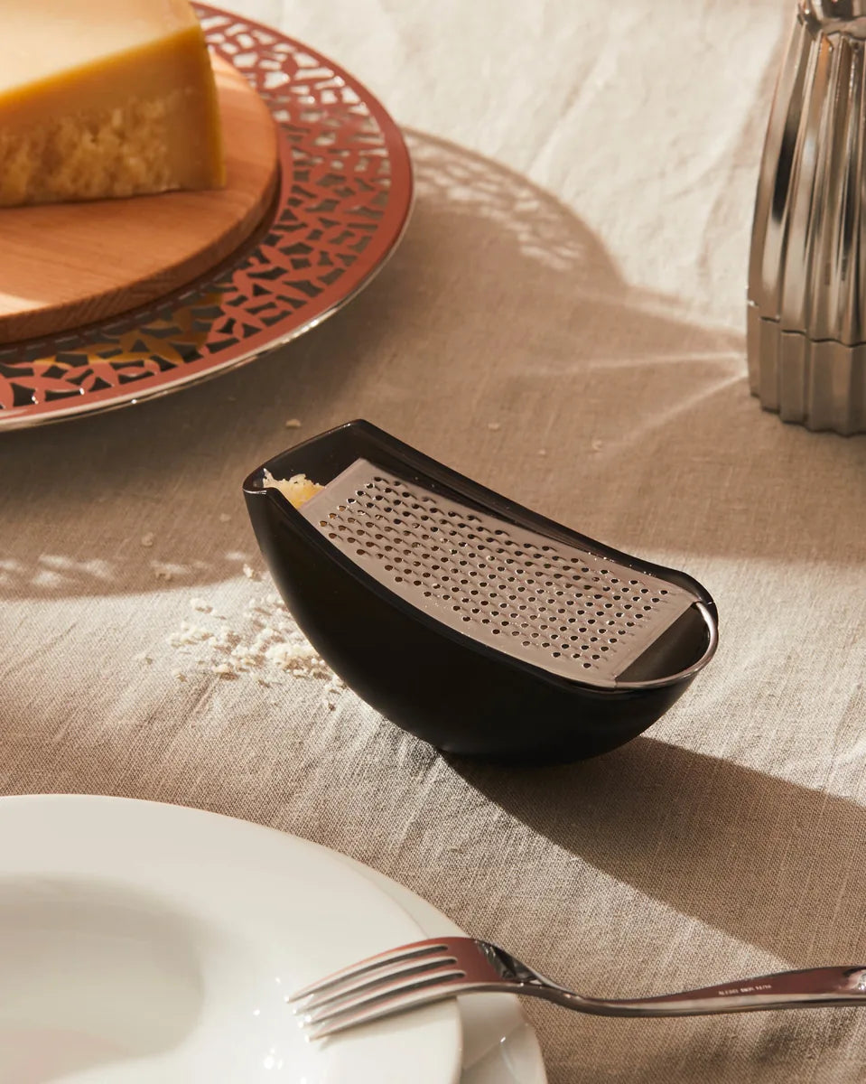 Alessi — Parmenide AARU01 R | Grattugia con raccoglitore rossa e accia — vista principale