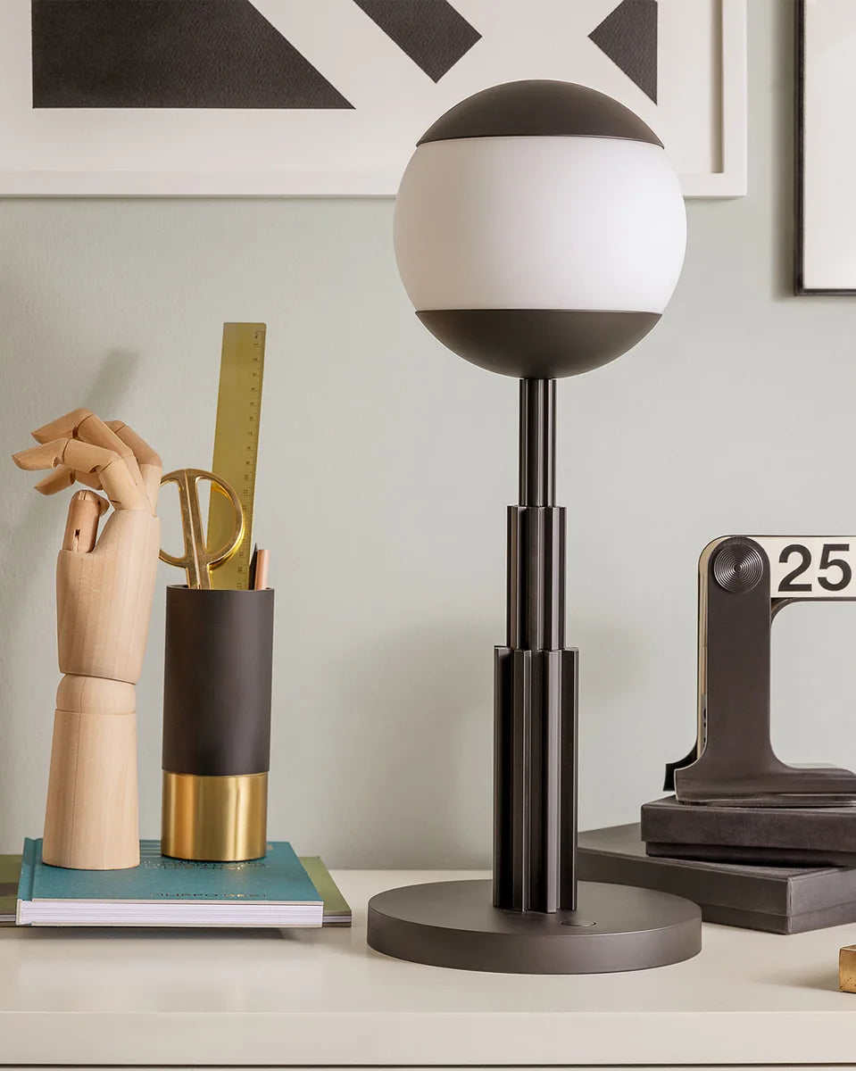 Alessi — AR04 B | Lampada da tavolo Aldo Rossi in alluminio nero — vista principale
