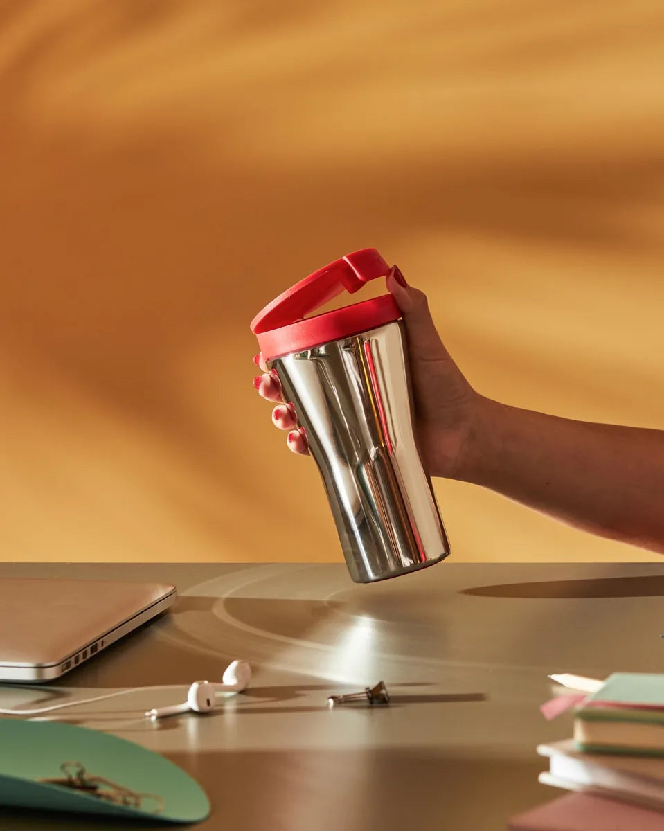 Alessi — Caffa GIA24 W | Travel mug termico bianco Iacchetti — dettaglio