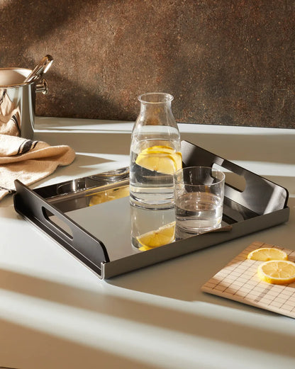 Alessi — Vassily GIA01/45 | Vassoio in acciaio inox e resina — dettaglio