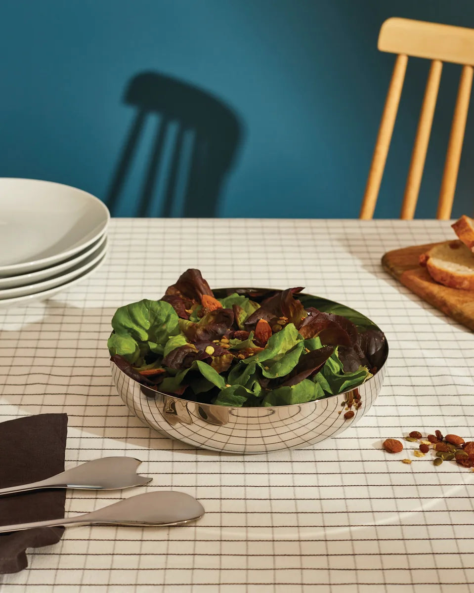 Alessi — JM15/24 L | Insalatiera in acciaio inox Jasper Morrison — ambientazione