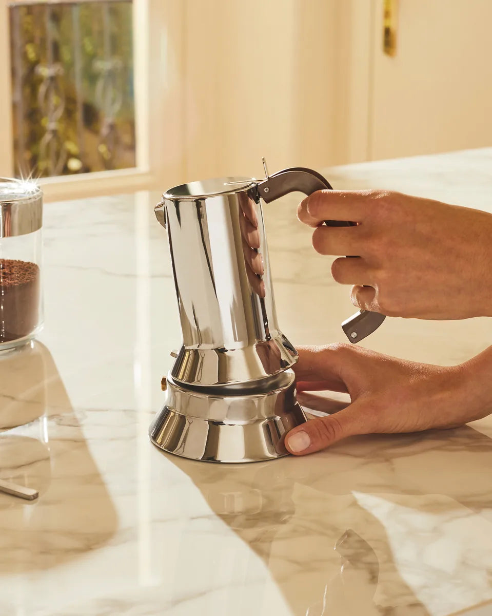 Alessi — 9090/3 | Caffettiera espresso inox Richard Sapper — ambientazione