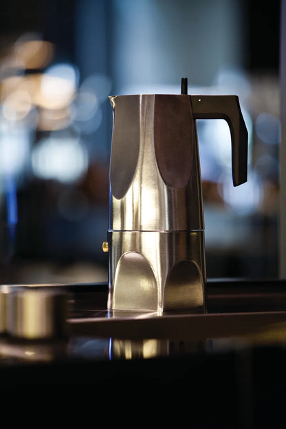 Alessi — Ossidiana MT18/3 | Caffettiera espresso in alluminio fuso — dettaglio