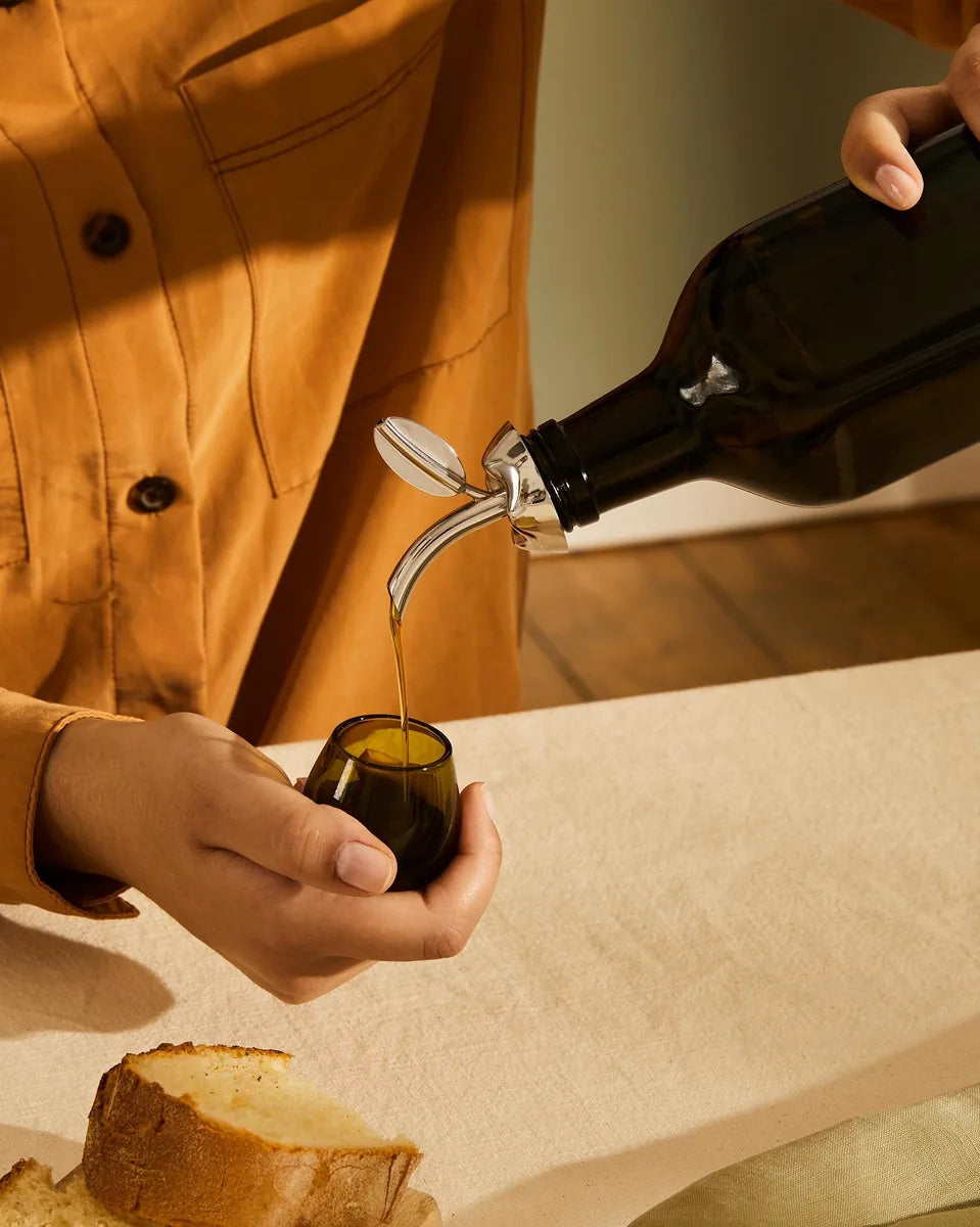 Alessi — Fior d'olio MSA32/TAP | Tappo versatore in acciaio inox — ambientazione