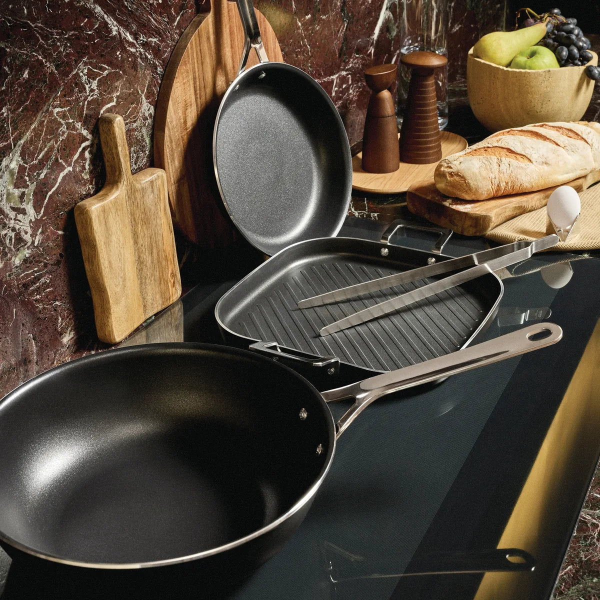 Alessi — Pots&Pans AJM102/24 | Casseruola bassa Jasper Morrison — ambientazione