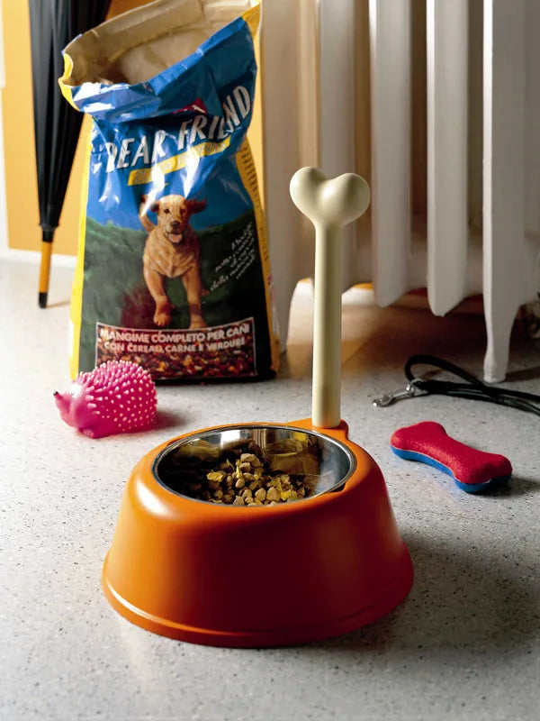 Alessi — Lupita AMMI02 B | Ciotola design per cani, nero — ambientazione