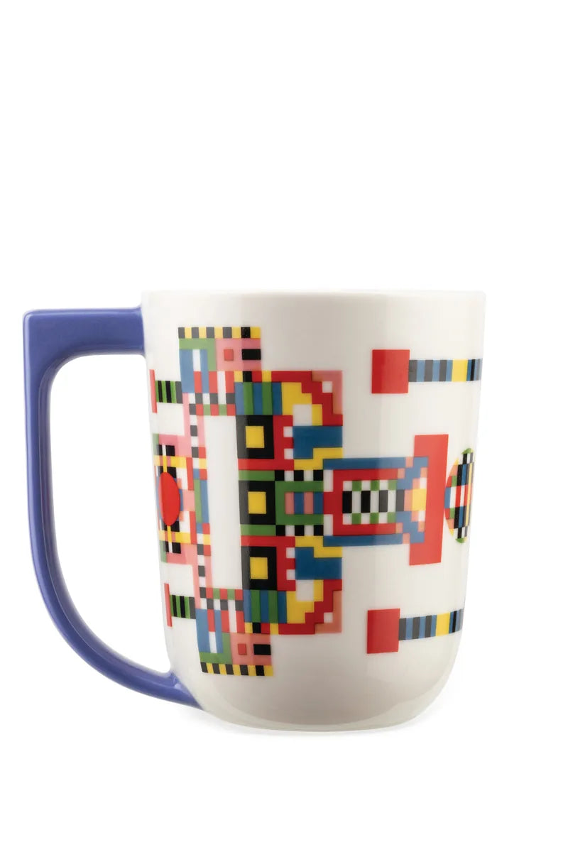 Alessi — Holyhedrics ESA09 1 | Mug in porcellana decorata Salmistraro — vista laterale