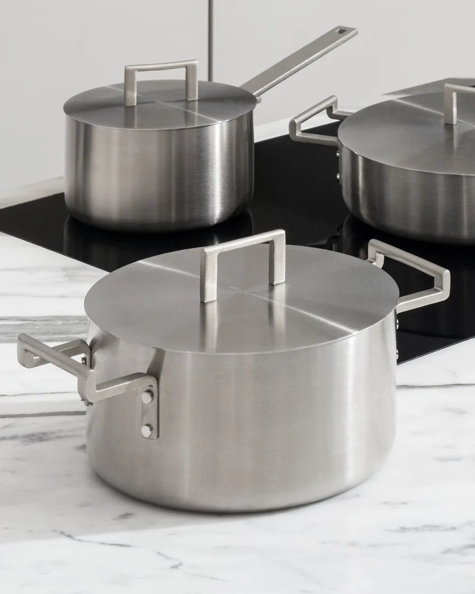 Alessi — Convivio DC101/24 | Casseruola in trilamina Chipperfield — ambientazione