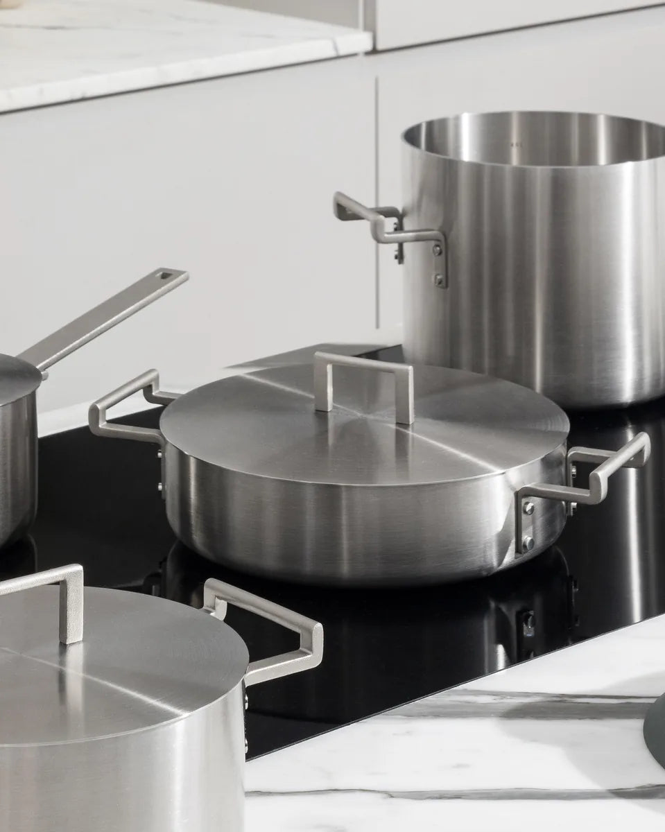 Alessi — Convivio DC101/20 | Casseruola in trilamina Chipperfield — vista laterale