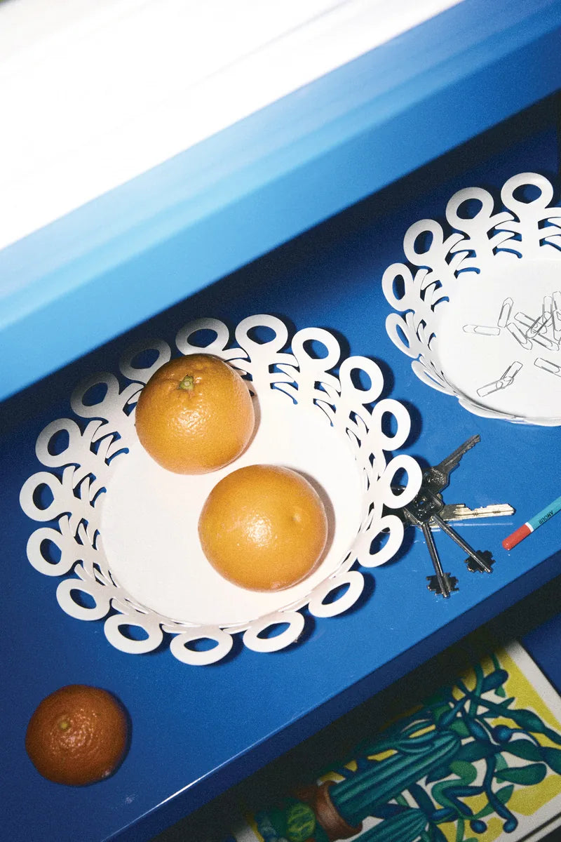 Alessi — Vimini BM21/21 | Cestino traforato in acciaio inox — vista laterale