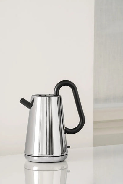 Alessi — Toru NE01/80BUK | Bollitore elettrico Nendo in acciaio inox — dettaglio