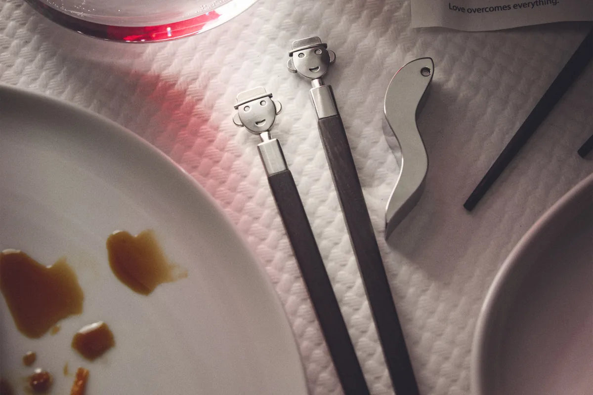 Alessi — Anna Stick AM44SET1 | Bacchette in ebano con supporto Mendini