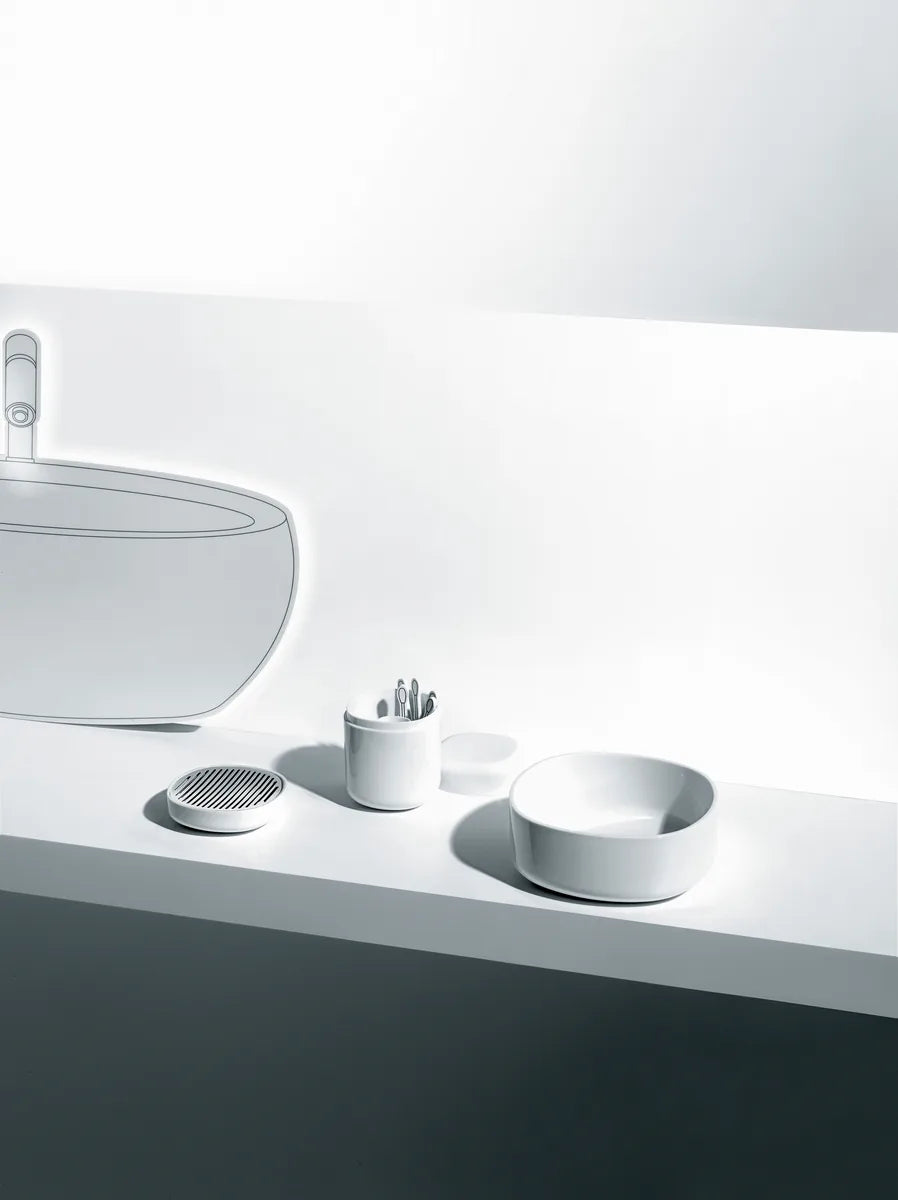 Alessi — Birillo PL04 W | Portasapone Lissoni in PMMA e acciaio — vista laterale