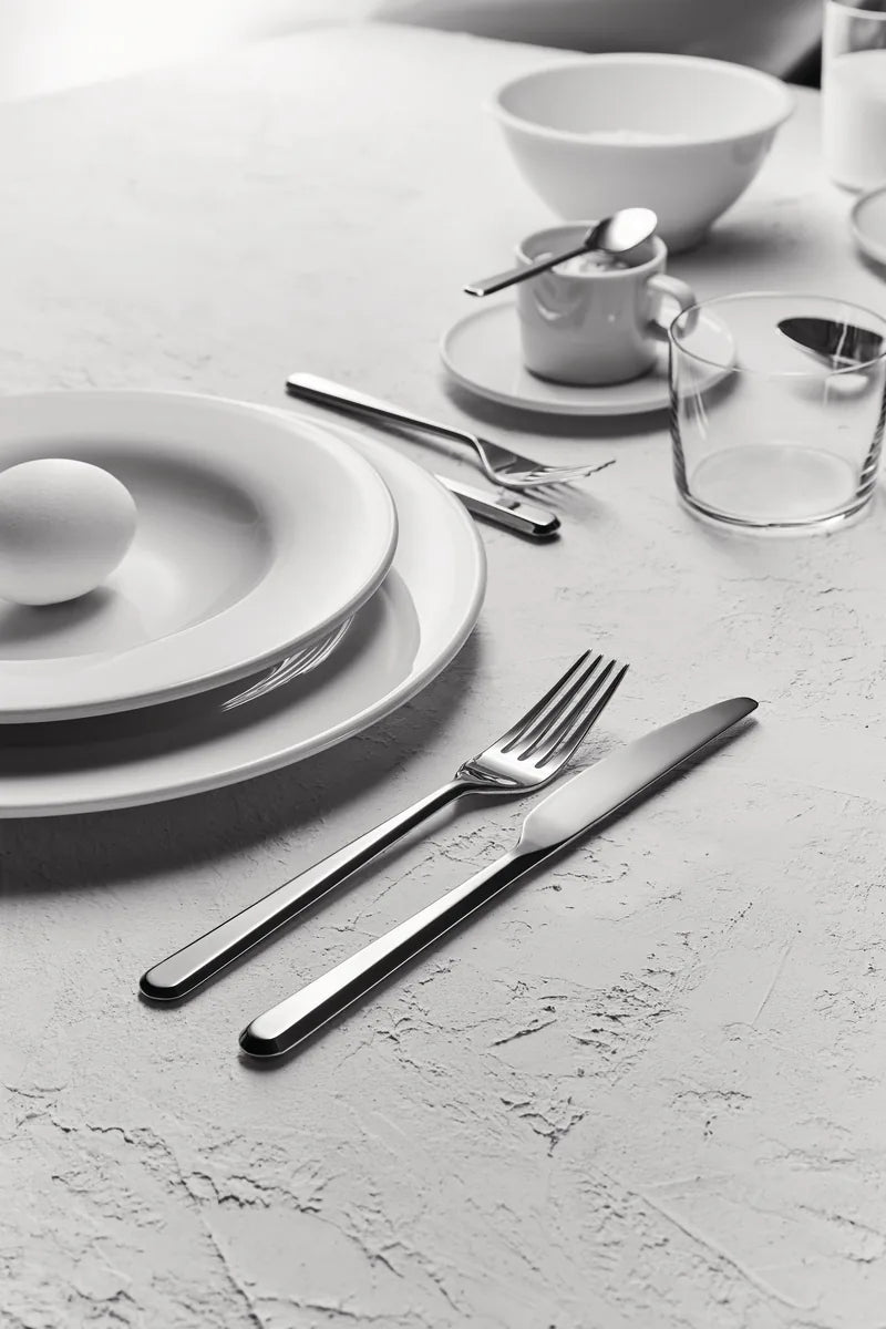 Alessi — Amici BG02/1 | Cucchiaio da tavola in acciaio 18/10 — ambientazione