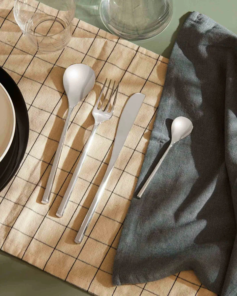 Alessi — MU TI04/3 | Coltello da tavola in acciaio Toyo Ito — ambientazione