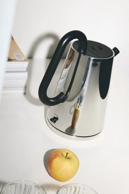 Alessi — Toru NE01/80 B | Bollitore elettrico Nendo in acciaio