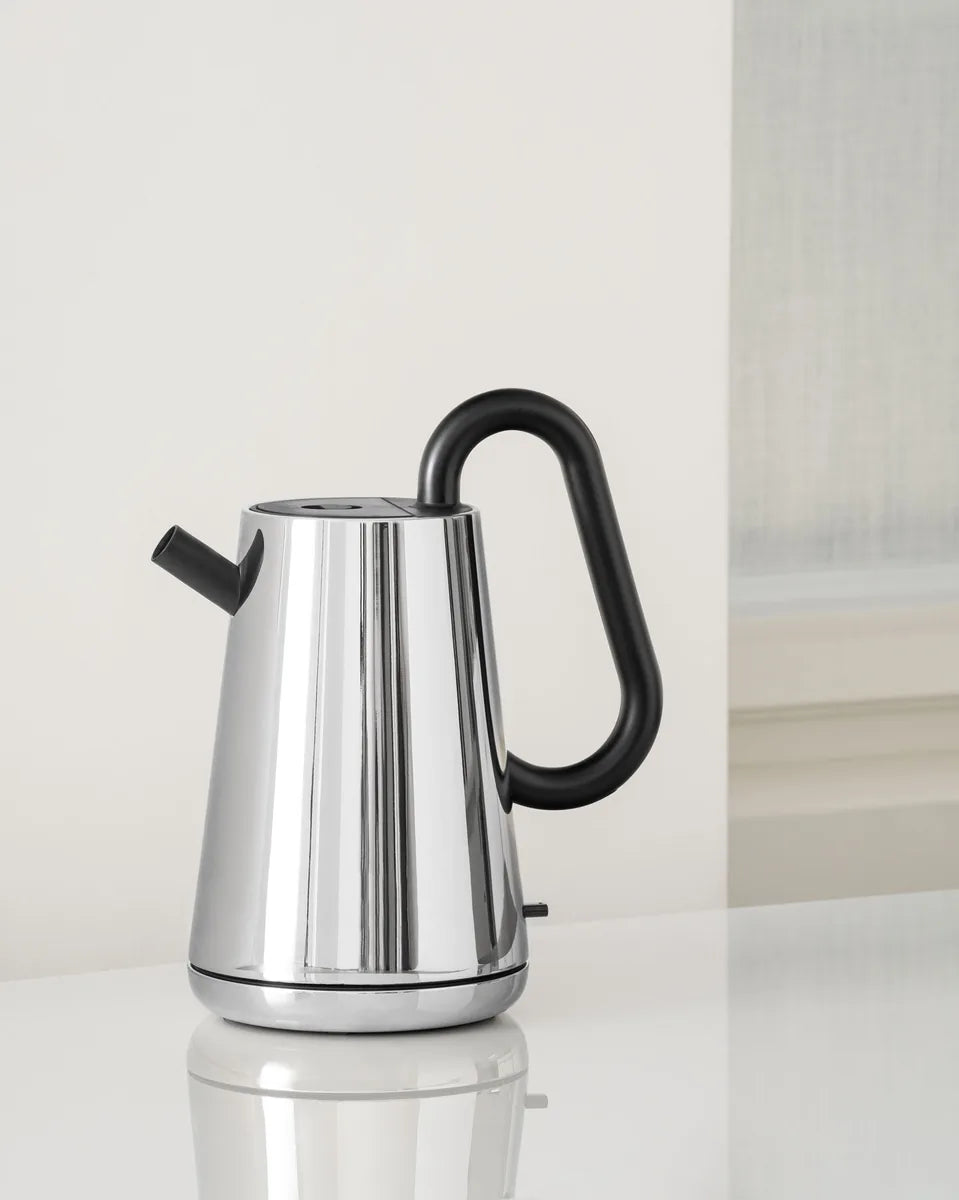 Alessi — Toru NE01/80 B | Bollitore elettrico Nendo in acciaio
