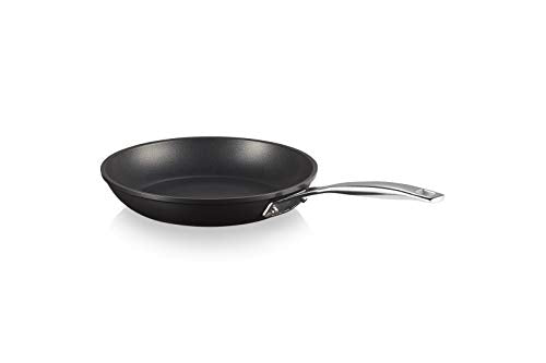 Le Creuset padella bassa antiaderente alluminio con impugnatura rivettata