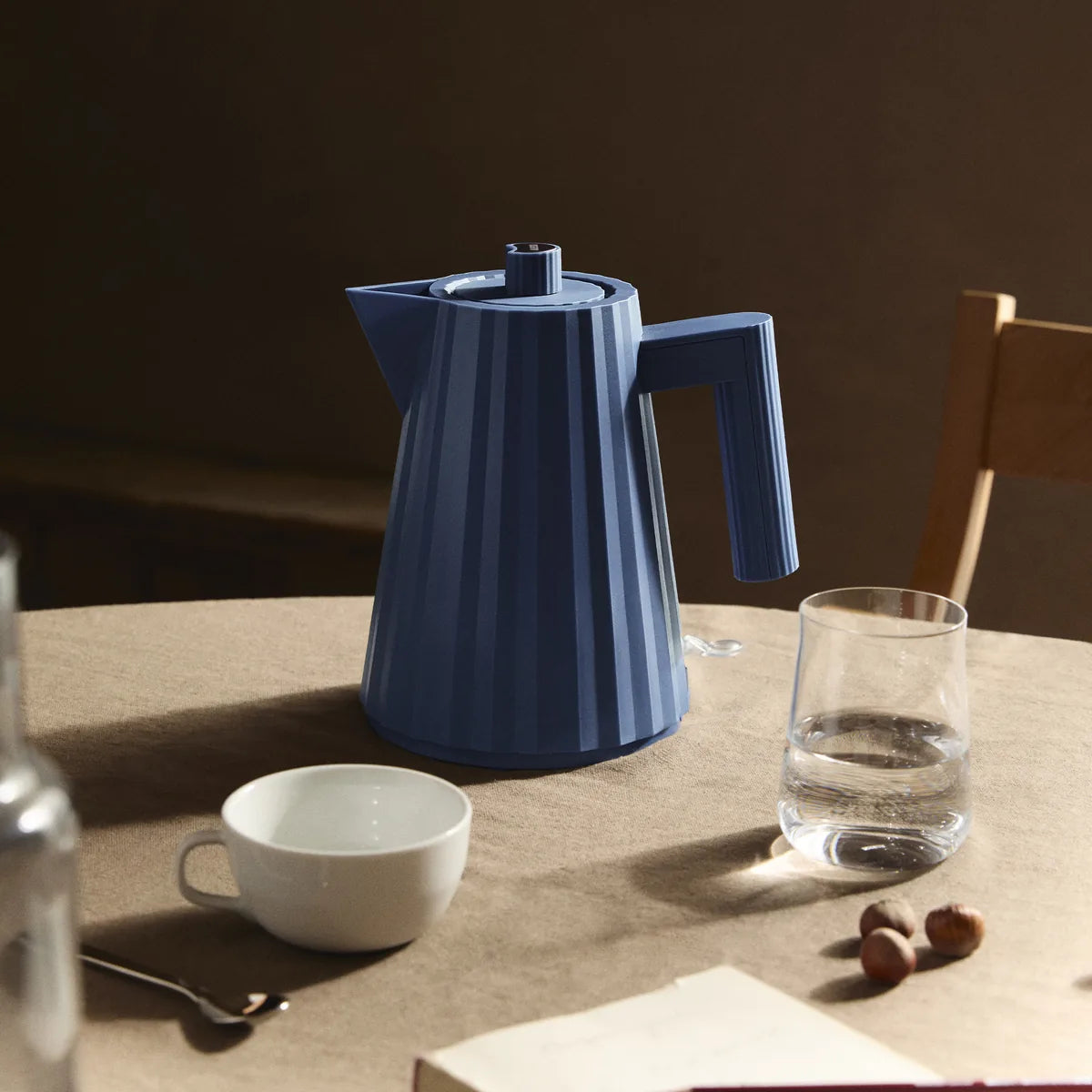 Alessi — Plissé MDL06 MDL06 W/CH | Bollitore elettrico bianco De Lucch