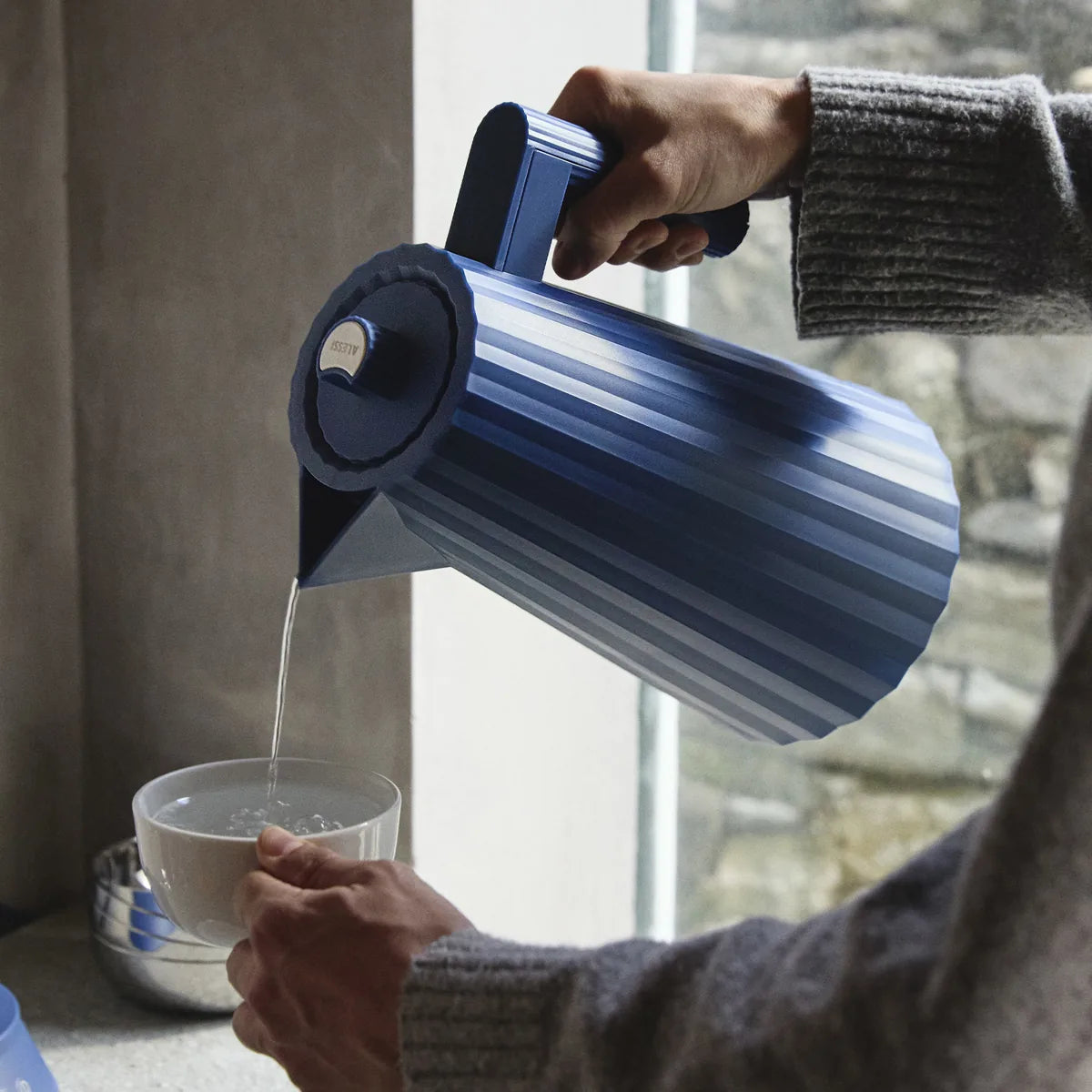 Alessi — Plissé MDL06 MDL06 B/UK | Bollitore elettrico nero De Lucchi