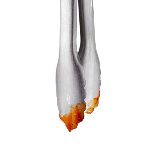 OXO Pinze Good Grips in acciaio inox con estremità frastagliate e apribottiglie integrato