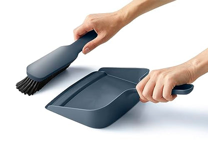 Joseph Joseph paletta scopino supporto a parete Dust-shield con setole morbide e bordo a gradini