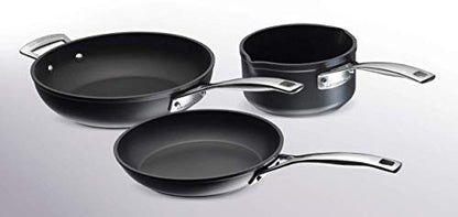 Le Creuset padella bassa antiaderente alluminio con impugnatura rivettata