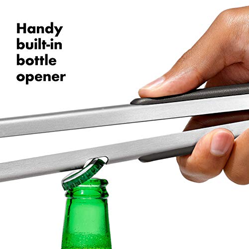 OXO Pinze Good Grips in acciaio inox con estremità frastagliate e apribottiglie integrato