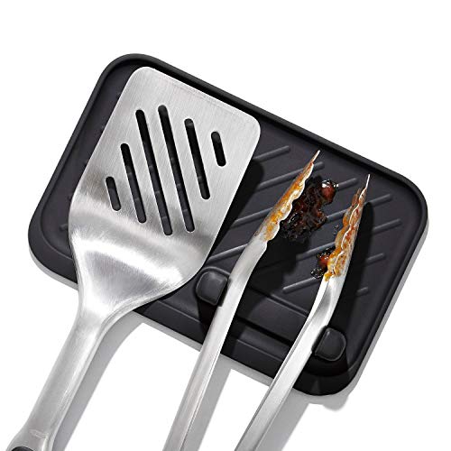 OXO Pinze Good Grips in acciaio inox con estremità frastagliate e apribottiglie integrato