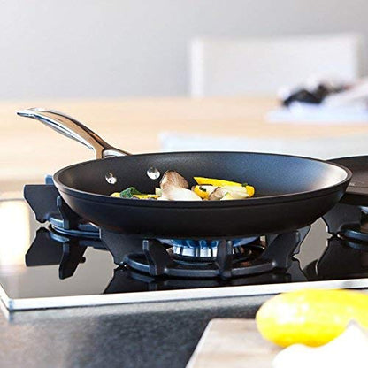 Le Creuset padella bassa antiaderente alluminio con impugnatura rivettata