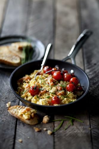 Le Creuset padella bassa antiaderente alluminio con impugnatura rivettata