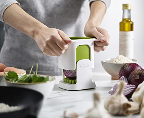 Joseph Joseph Trita Verdure in acciaio inox verde con lame affilate