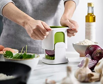 Joseph Joseph Trita Verdure in acciaio inox verde con lame affilate