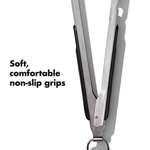 OXO Pinze Good Grips in acciaio inox con estremità frastagliate e apribottiglie integrato