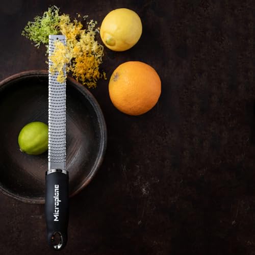 Microplane Zester grattugia acciaio inossidabile con manico ergonomico e cover protettiva