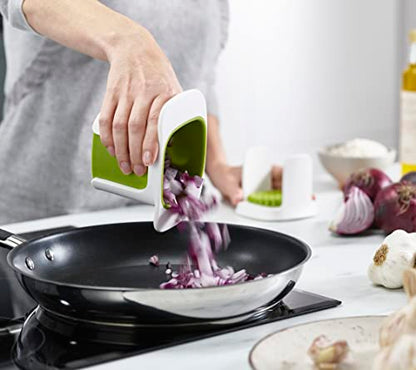Joseph Joseph Trita Verdure in acciaio inox verde con lame affilate