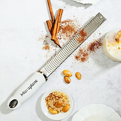 Microplane Zester grattugia acciaio inossidabile con manico ergonomico e cover protettiva