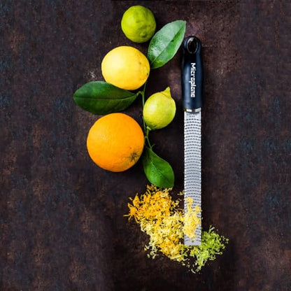 Microplane Zester grattugia acciaio inossidabile con manico ergonomico e cover protettiva