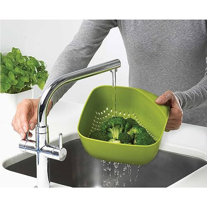 Joseph Joseph Colapasta quadrato medio in plastica bianca con impugnatura ergonomica verticale