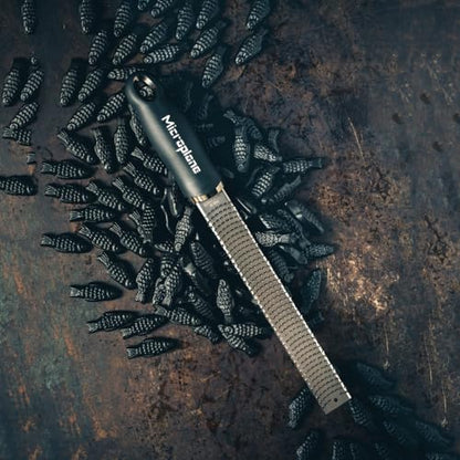 Microplane Zester grattugia acciaio inossidabile con manico ergonomico e cover protettiva