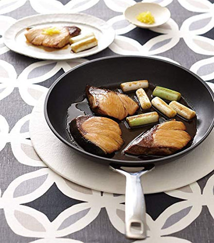 Le Creuset padella bassa antiaderente alluminio con impugnatura rivettata