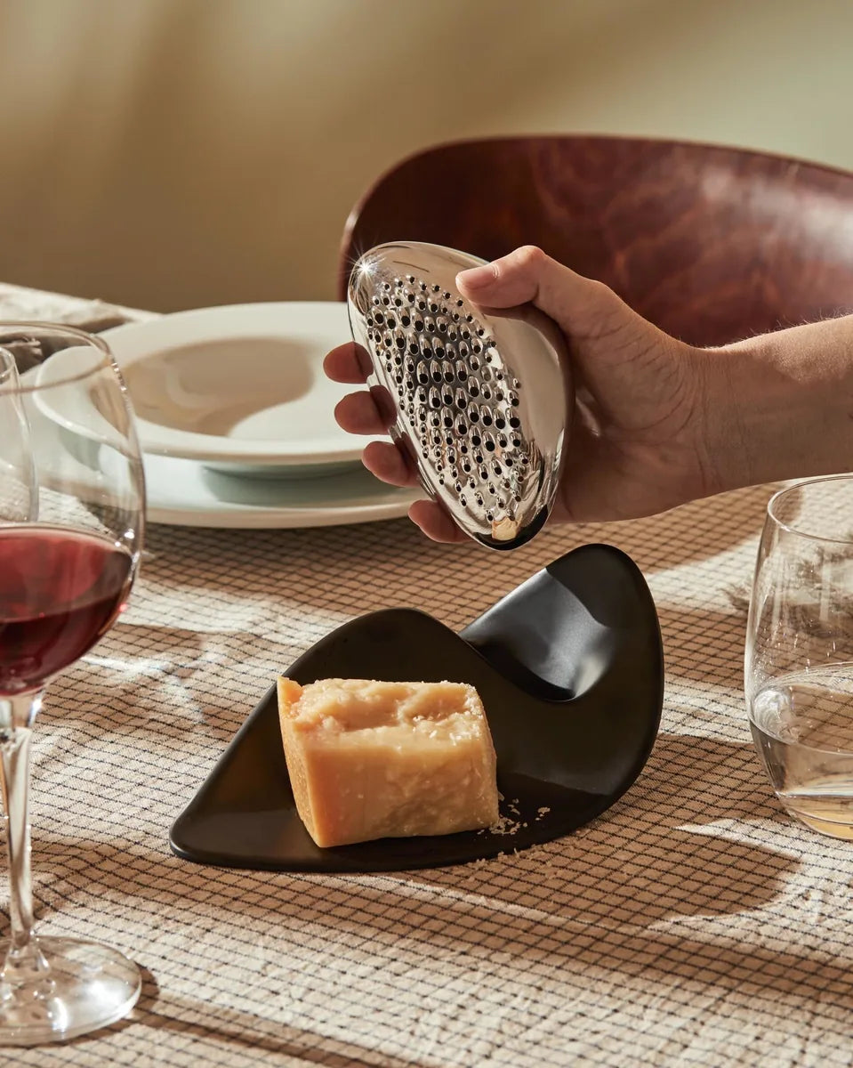 Alessi — Forma | Rallador de diseño Hadid