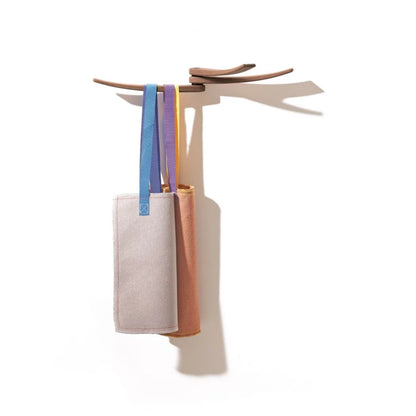 Arper Wing Appendiabiti design Lievore Altherr legno noce e metallo