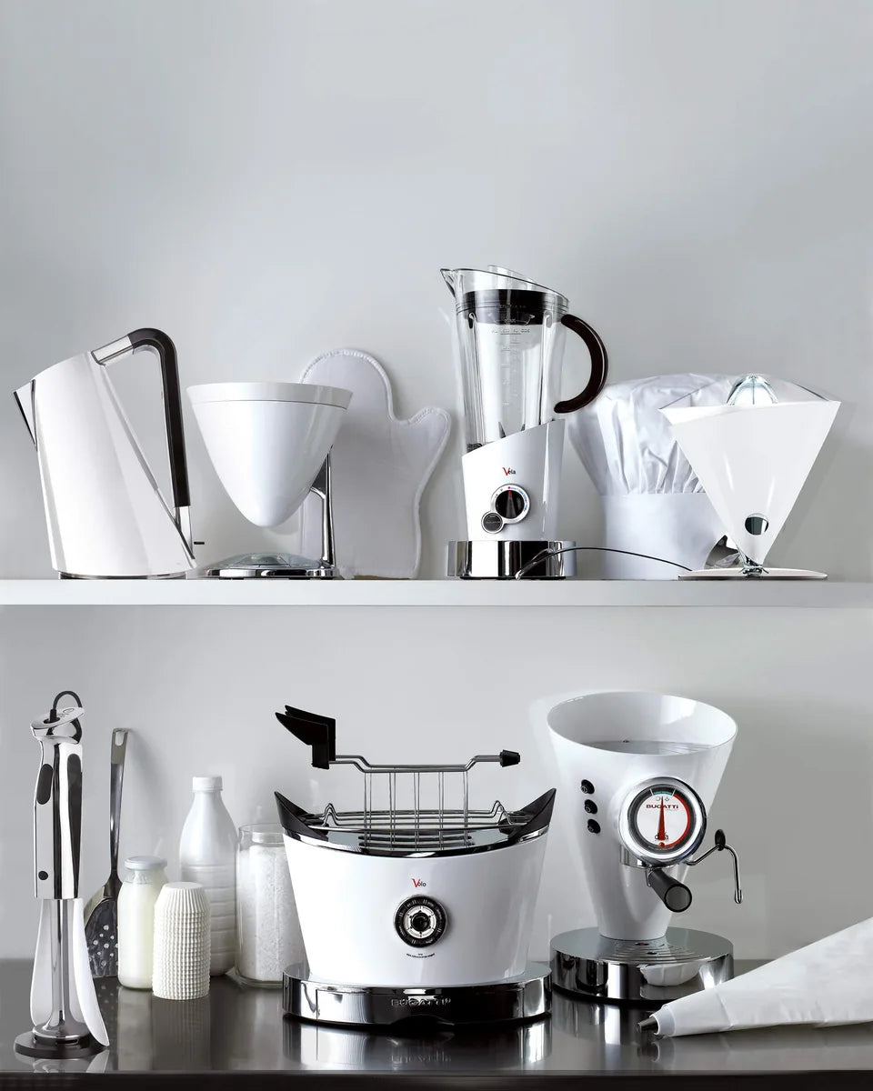 Bugatti Volo tostapane elettrico bianco con ascensore motorizzato, design contemporaneo