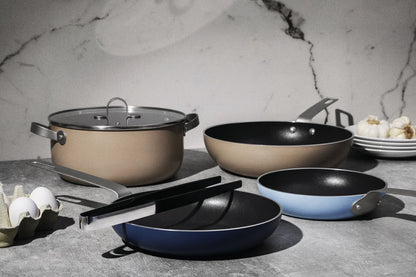 Alessi — Tama GIA110/20 | Padella antiaderente azzurra Iacchetti — immagine 3