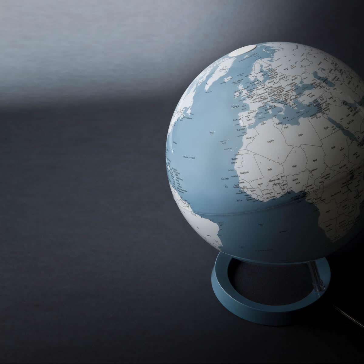 Atmosphere Light & Colour Metal — mappamondo lampada, base anello metallico lucido e stelo abbinato