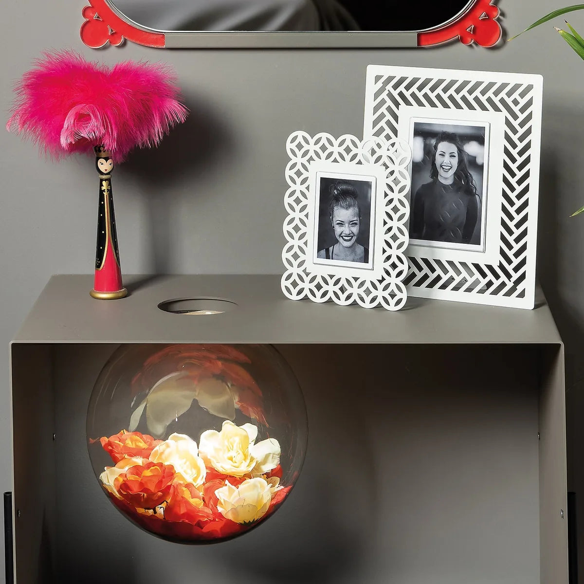 Arti & Mestieri portafoto design Zen Grande in ferro nero, bianco marmo, oro laccato e sabbia